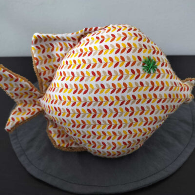 Peluche poisson rond feuillage d'automne, finition Brodé et tissu éponge rose poudré.