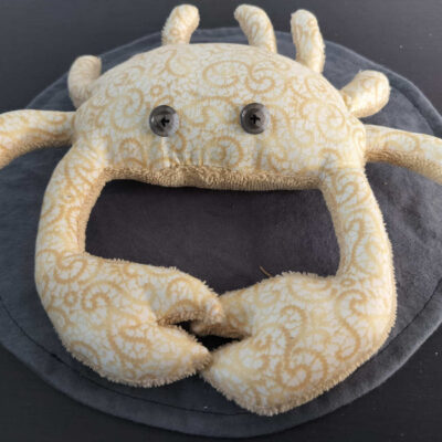 Peluche crabe artisanale dentelle jaune - Modèle unique crème et doré