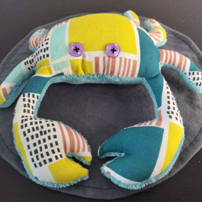 Peluche crabe artisanale Géométrique - Modèle unique vert peps et rayures