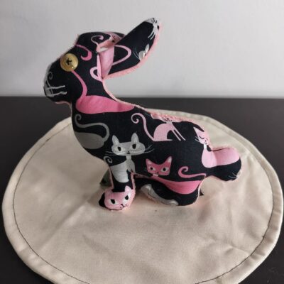 Peluche lapin artisanale félin - Modèle exclusif chats espiègles