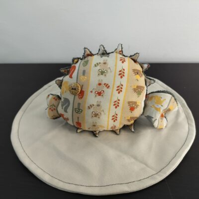 Peluche poisson globe artisanale forêt enchantée - Création exclusive motifs d'animaux des bois et feuillages